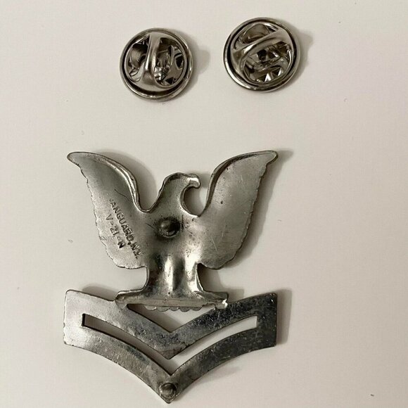 US Navy Petty Officer Second Class Hat Badge Pin  V 21 N - Picture 4 of 9
